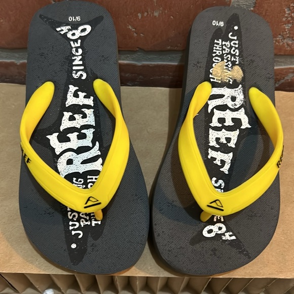 Reefs boys flip flops yellow strap toddler size 9/10 never worn - Picture 2 of 5